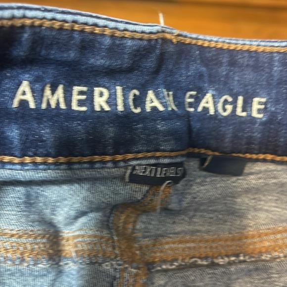 American Eagle In excellent condition, size 4, kick boot style jeans - Picture 4 of 7